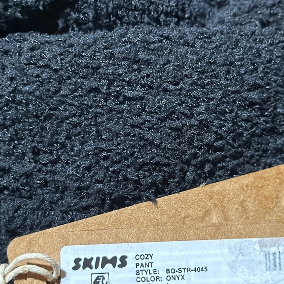 SKIMS COZY LIGHT PANT ‘ONYX’ - Picture 3 of 12